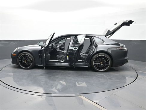 Certified 2023 Porsche Panamera 4 w/ Assistance Package image 30