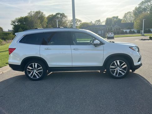 Used 2017 Honda Pilot Touring image 2