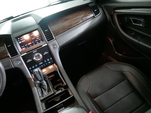 Used 2017 Ford Taurus Limited AWD/4WD image 11