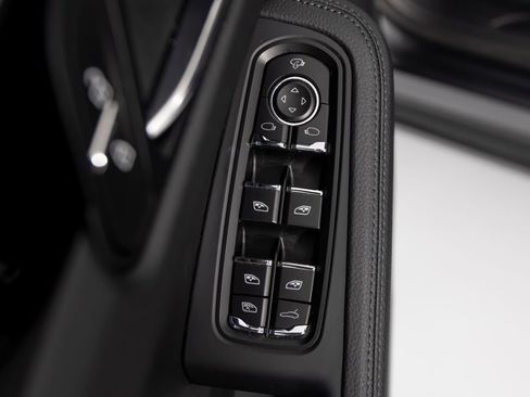 Certified 2026 Porsche Macan AWD/4WD image 22