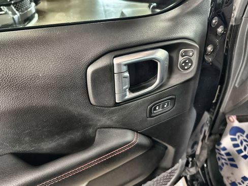 Used 2022 Jeep Gladiator Rubicon w/ Cold Weather Group image 14