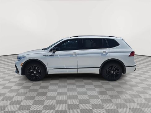 Used 2024 Volkswagen Tiguan SE R-Line AWD/4WD image 19