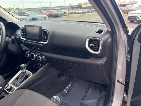 Certified 2024 Hyundai Venue SEL FWD image 28