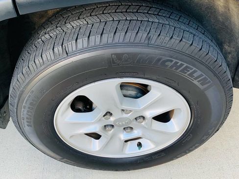 Used 2015 Jeep Grand Cherokee Laredo w/ Quick Order Package 23E image 28