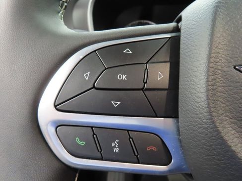 Used 2025 Chrysler Pacifica Select FWD image 44