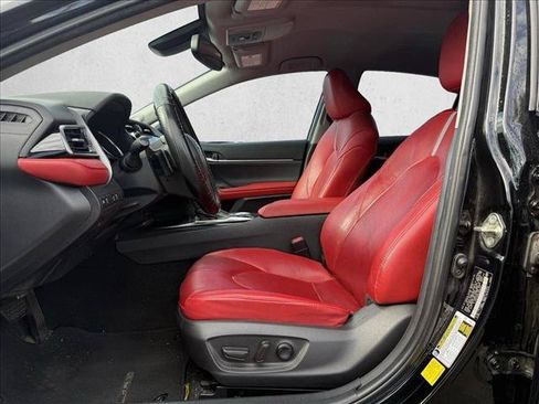 Used 2020 Toyota Camry XSE w/ Navigation Package FWD image 10