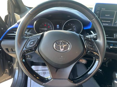 Used 2022 Toyota C-HR XLE FWD image 16