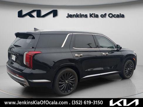 Used 2023 Hyundai Palisade Calligraphy image 6