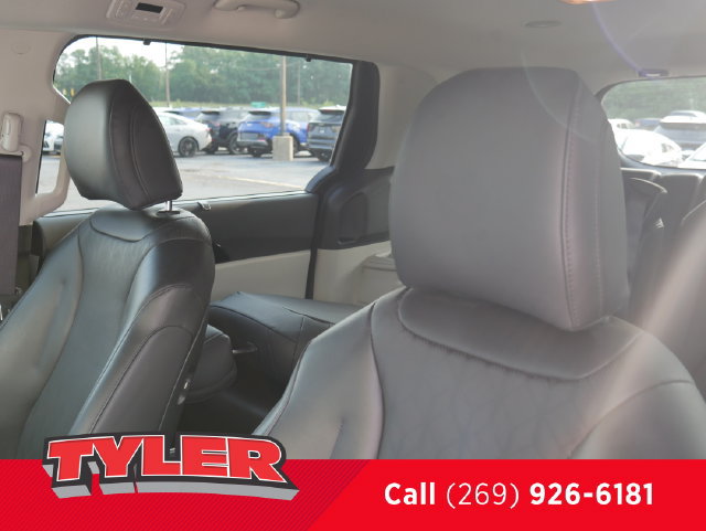 Used 2024 Kia Carnival EX FWD image 36