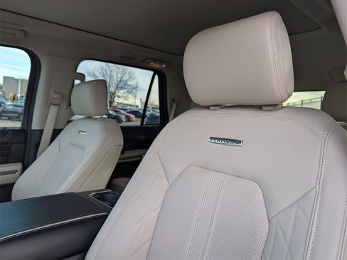 Used 2024 Ford Expedition Platinum image 11