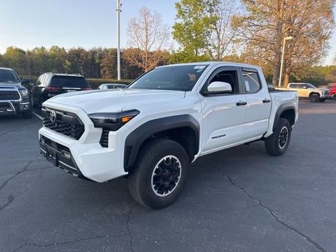 Used 2024 Toyota Tacoma TRD Off-Road AWD/4WD image 50