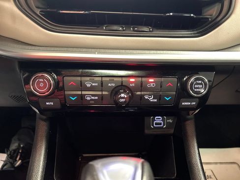 Used 2025 Jeep Compass Limited w/ Sun & Sound Group AWD/4WD image 17