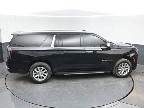 Used 2025 Chevrolet Suburban Premier AWD/4WD image 42