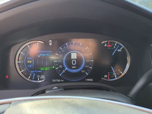 Used 2018 Cadillac Escalade Luxury RWD image 10