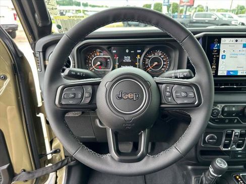 Certified 2025 Jeep Gladiator Sport w/ Premium Package AWD/4WD image 26