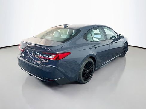 Used 2025 Toyota Camry SE image 7