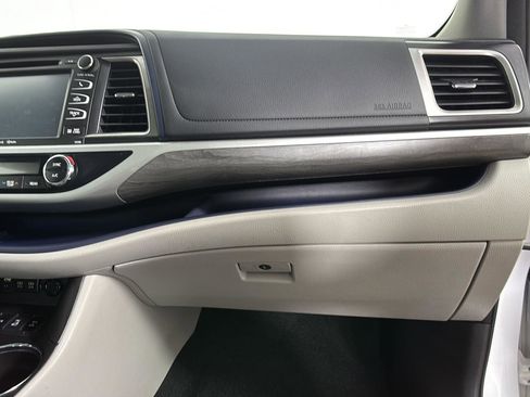 Used 2018 Toyota Highlander Limited Platinum AWD/4WD image 25