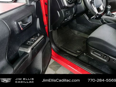 Used 2020 Toyota Tacoma TRD Sport image 8