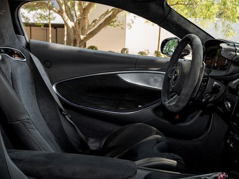 Used 2023 McLaren Artura image 69