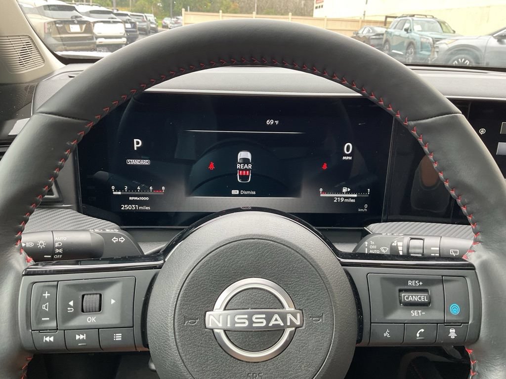 Used 2025 Nissan Kicks SR AWD/4WD image 13
