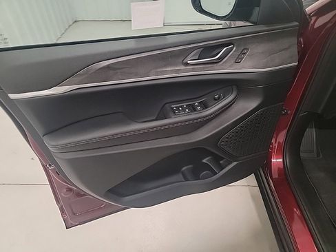 New 2025 Jeep Grand Cherokee L Limited w/ Luxury Tech Group II image 13