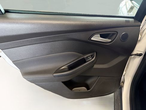 Used 2016 Ford Focus Titanium FWD image 28