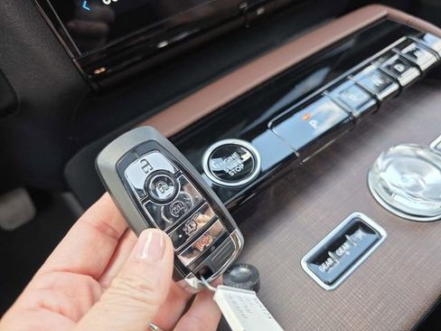 New 2026 Lincoln Navigator Reserve image 15