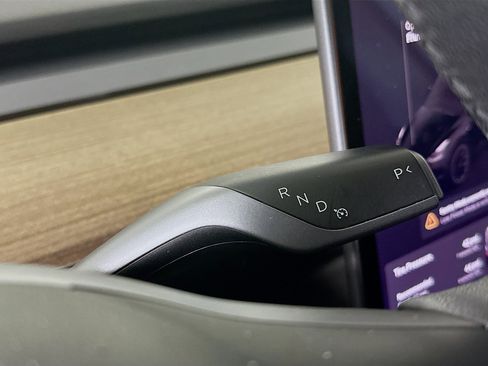 Used 2022 Tesla Model Y Long Range image 24