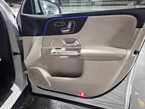 New 2026 Mercedes-Benz GLB 250 4MATIC image 10