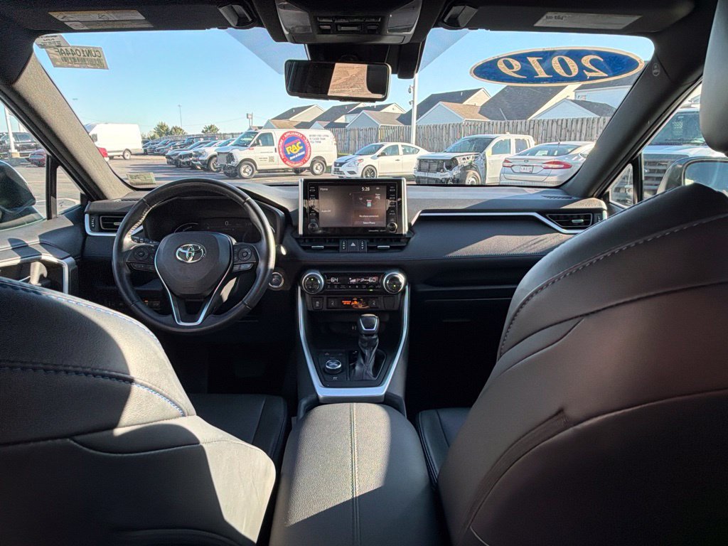 Used 2019 Toyota RAV4 XSE w/ XSE Weather Package AWD/4WD image 25