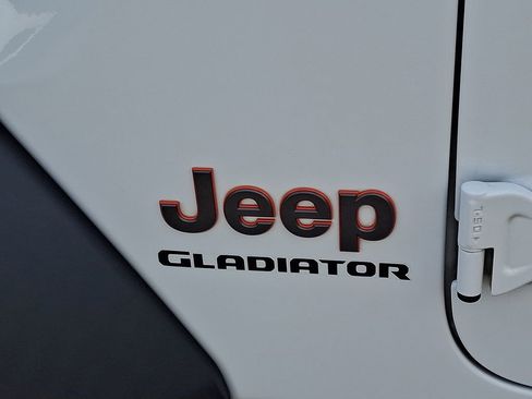 Used 2021 Jeep Gladiator Mojave AWD/4WD image 29
