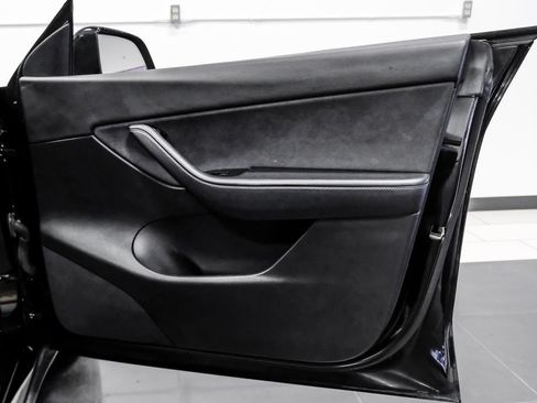 Used 2021 Tesla Model Y Long Range AWD/4WD image 41
