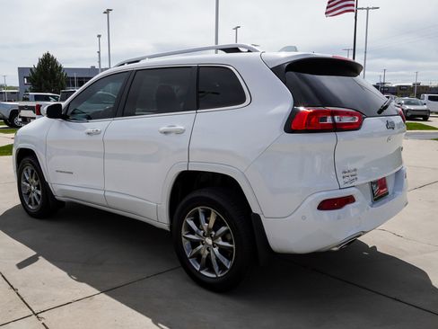 Used 2018 Jeep Cherokee Overland w/ Technology Group AWD/4WD image 6