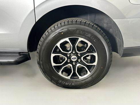 Used 2024 Ford Expedition Max XLT image 11