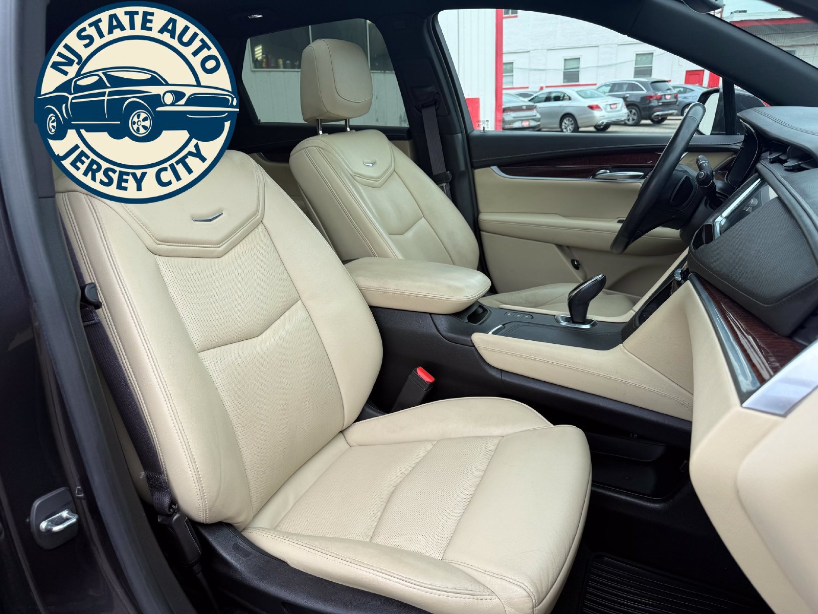 Used 2018 Cadillac XT5 Premium Luxury w/ Driver Assist Package AWD/4WD image 4