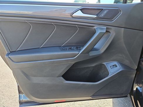 Used 2022 Volkswagen Tiguan SE R-Line image 23