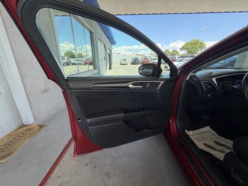 Used 2016 Ford Fusion SE w/ Equipment Group 201A FWD image 11