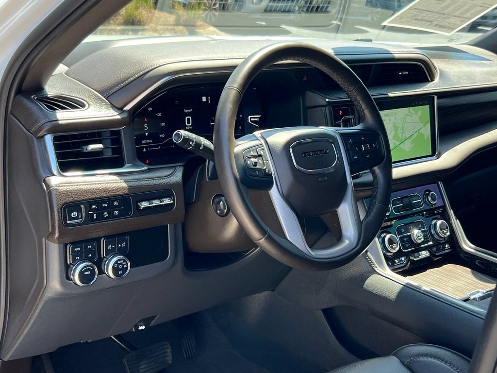Used 2024 GMC Yukon Denali AWD/4WD image 5