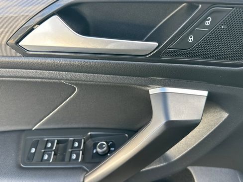 Certified 2023 Volkswagen Tiguan SE image 11