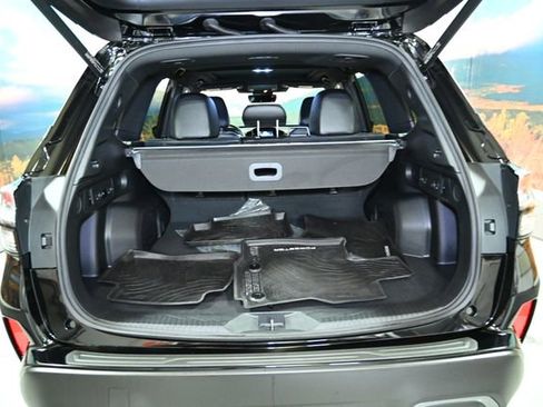 Used 2025 Subaru Forester Limited image 42