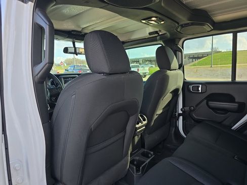 Used 2022 Jeep Gladiator Sport image 25