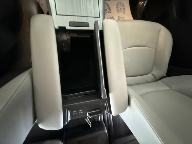 Used 2025 Toyota Sienna XLE w/ XLE Plus Package FWD image 68