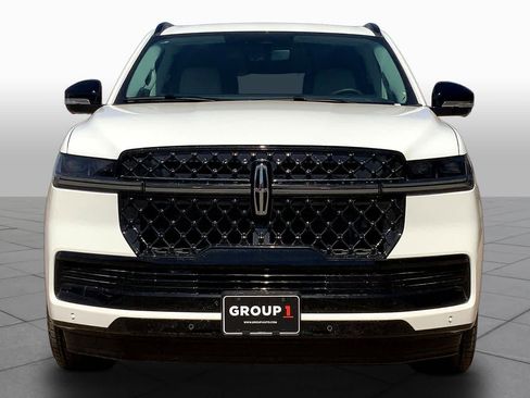 New 2026 Lincoln Navigator Reserve w/ Jet Appearance Package AWD/4WD image 3
