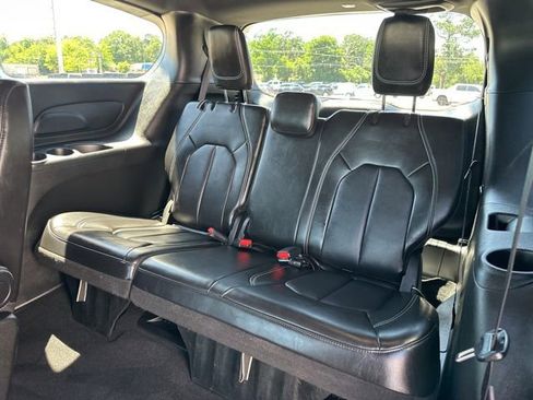 Used 2025 Chrysler Pacifica Select FWD image 34