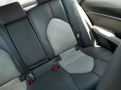 Used 2018 Toyota Camry XLE FWD image 14