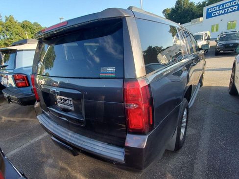 Used 2018 Chevrolet Suburban LT AWD/4WD image 10