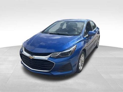 Used 2019 Chevrolet Cruze LT FWD image 1