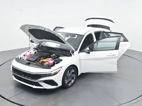 Used 2025 Hyundai Elantra SEL FWD image 42