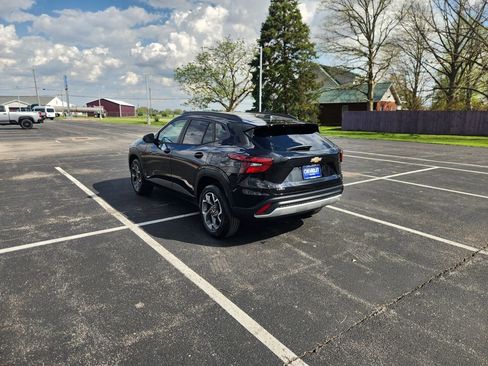 Used 2026 Chevrolet Trax LT FWD image 8