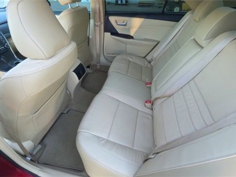 Used 2017 Toyota Camry XLE w/ Moonroof Package image 18